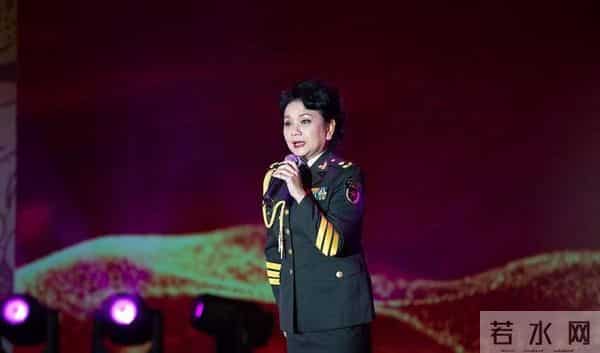 权色交易、陪睡上位，她压根不沾边，简直是娱圈的一股“清流”