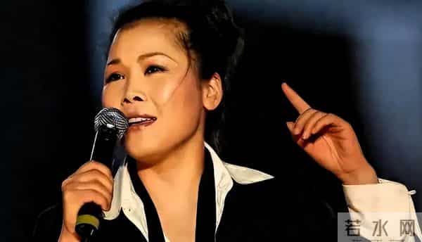 59岁田震从澳洲回国开演唱会，遭抵制，拒绝国内赚钱国外花