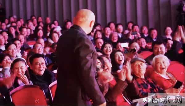 53岁徐峥没有想到 因为母校上戏理发阿姨的一句喊话 实现了口碑暴增