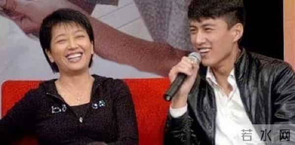 57岁江珊现状曝光！脸垮嘴斜，满头白发，一代女神终是迟暮