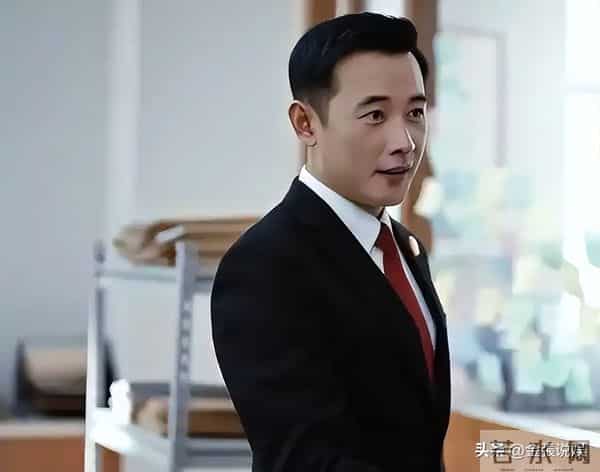 婚变传闻不到半月,罗晋近照曝光形象大变,恶心的一幕却发生了