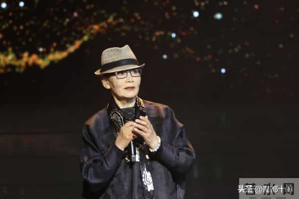 潘虹亮相上海戏剧学院80周年校庆