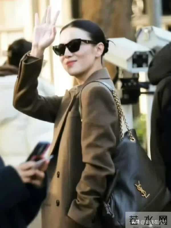 明星宋佳:秋冬基础款穿出高级感的松弛美学