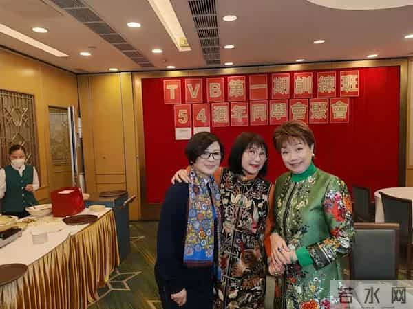 TVB第一期艺训班演员聚会，70岁资深女星罕现身获赞冻龄有术