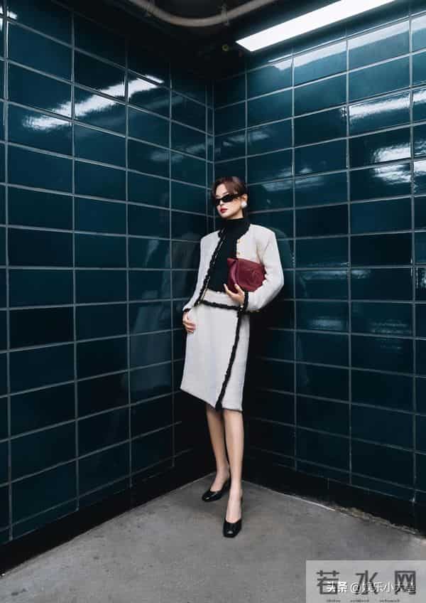 辛芷蕾今日纽约看秀，身穿CHANEl2026春夏系列，美的如此赏心悦目