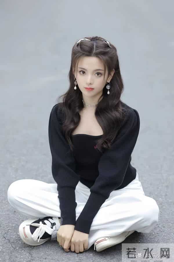 杨超越高清美图，青春感满满，太美了