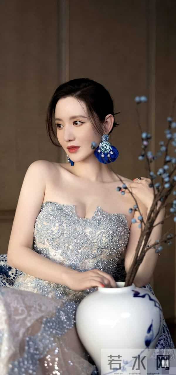 张萌散发优雅气质如她！