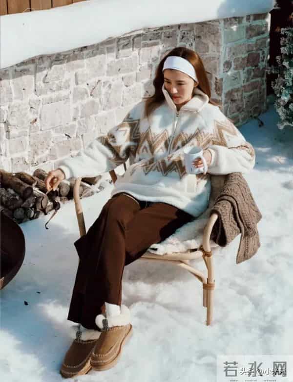 吴千语这雪地穿搭，把“美拉德暖冬感”焊在身上了