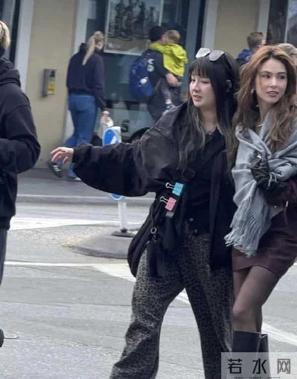 昆凌新西兰被偶遇，绝美比例生图惊艳，网友直呼周董眼光太赞