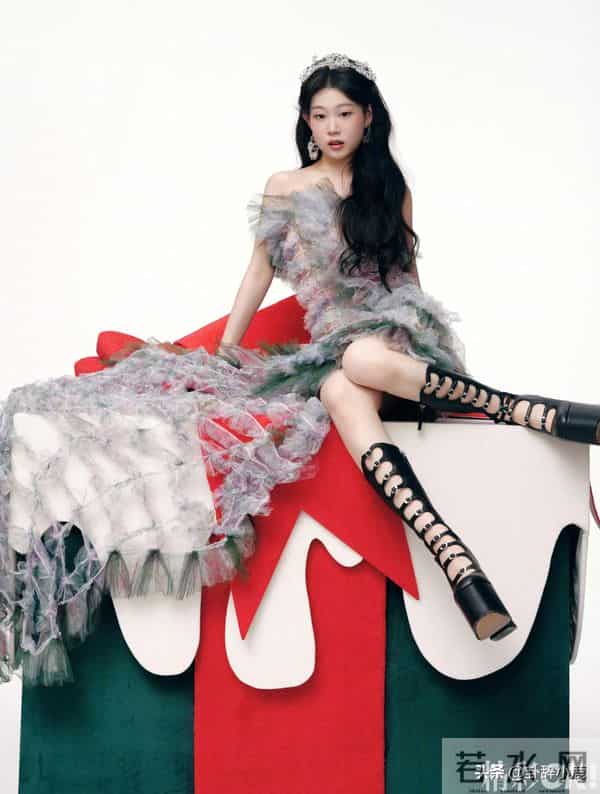 小沈阳女儿沈佳润精彩OK杂志封面,邻家小妹,看着软软的好可爱!