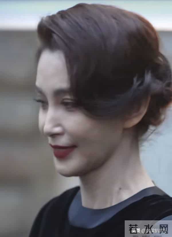 52岁的李冰冰这脸是怎么了？怎么感觉好奇怪？