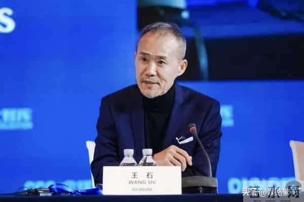 74岁王石断崖式衰老,44岁田朴珺登千米雪山,30岁年龄差藏不住了