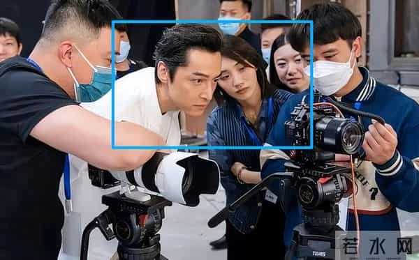 眼里没光了！47岁薛佳凝断崖式衰老，和高调秀二胎的胡歌两个画风