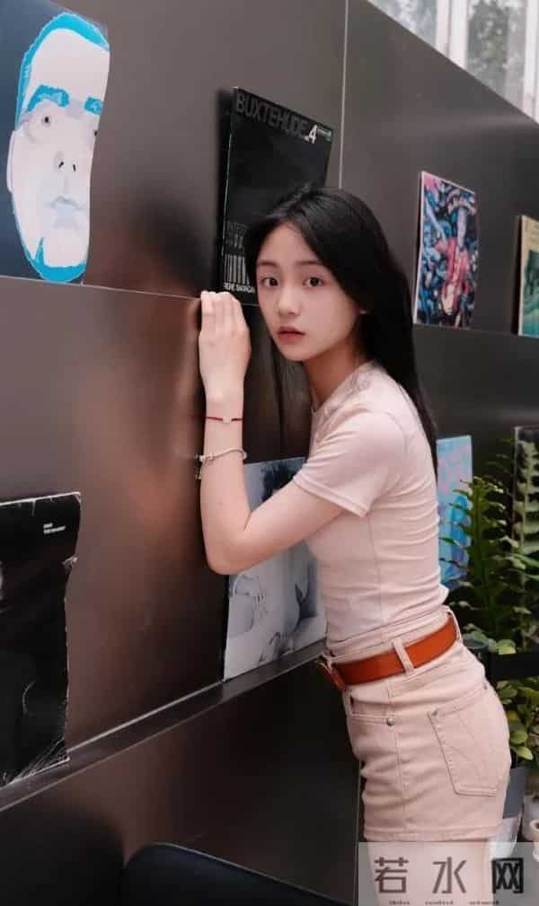 童星冯雪雅写真,这身姿太有大明星的范儿了