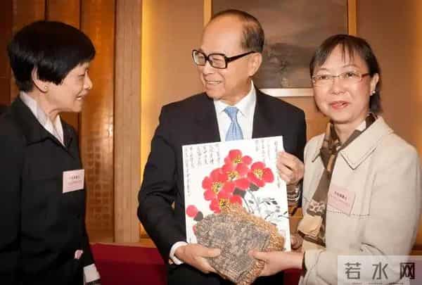 97岁的李嘉诚没想到，一场大火，让所有人看清了他的“真面目”