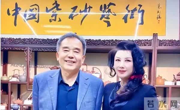 权色交易、陪睡上位，她压根不沾边，简直是娱圈的一股“清流”