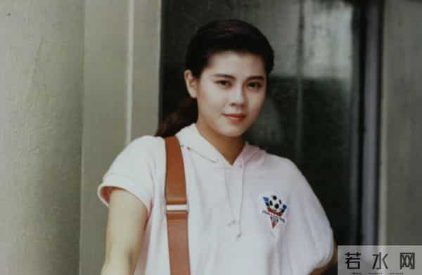 60岁TVB艺人向遇难者献花,情绪激动哭不停,陈淑兰在杭州做法事