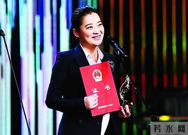 章子怡也没想到，同学梅婷年过半百再破天花板，获官方点名