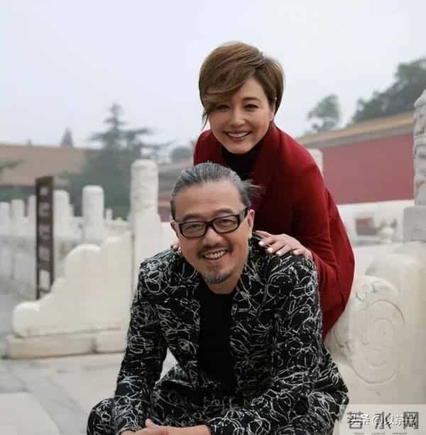 55岁张延依然优雅,父亲早逝最疼爱妈妈,和丈夫分居两地感情不变