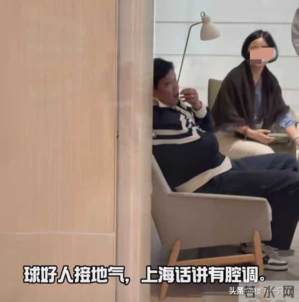 蔚来偶遇范志毅提新车 56岁穿搭潮流 两年换两车 网友：买来送娇妻？