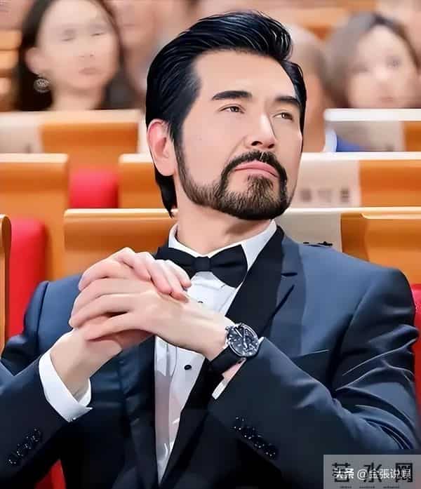 费翔在英国独居