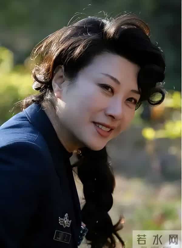 权色交易、陪睡上位，她压根不沾边，简直是娱圈的一股“清流”