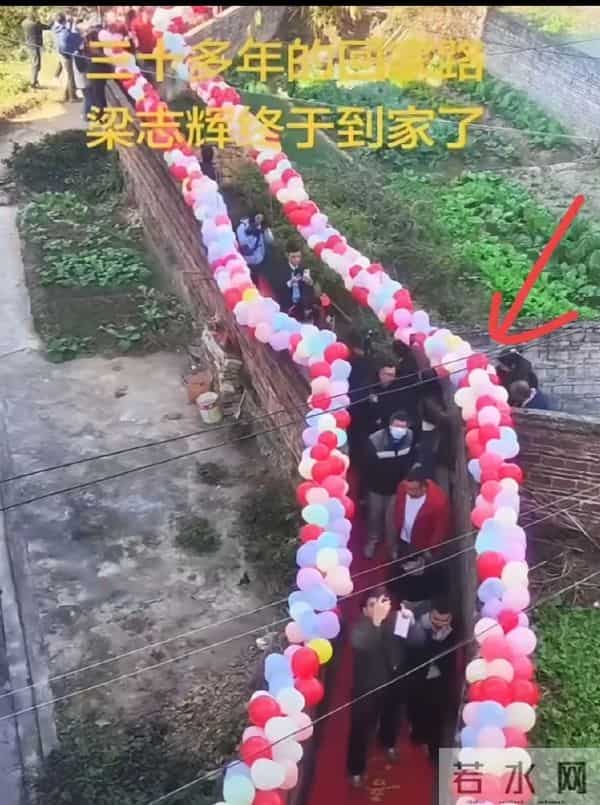 梁爸带货网友喊话赚钱搬家,网红路有望解决,堂哥中枪哭笑不得