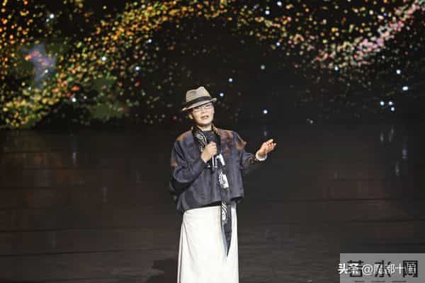 潘虹亮相上海戏剧学院80周年校庆