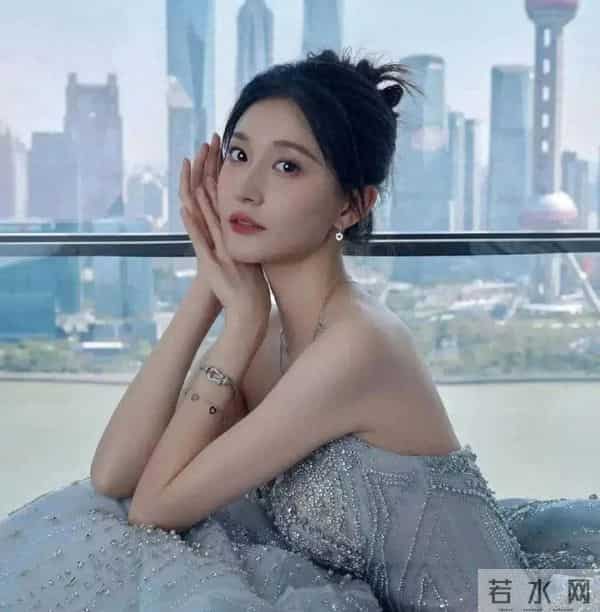 孙杨真会娶老婆,28岁张豆豆美到晃眼,这颜值明星看了都发愣