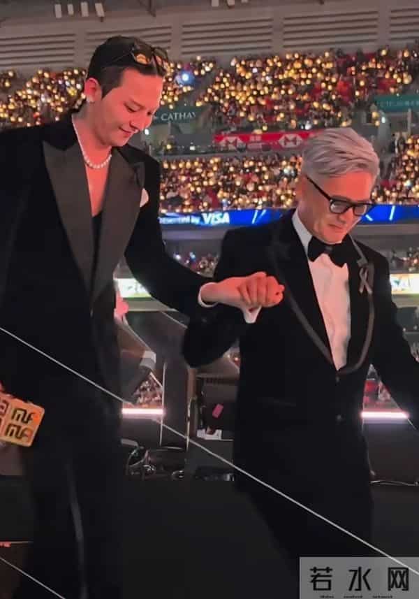 权志龙晒与周润发夫妇合照,林建岳及小女友也在,李洙赫帅得突出