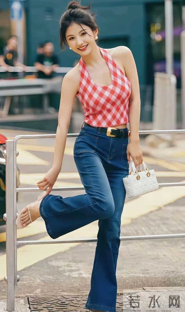 亚洲小姐港区冠军高文君：温婉典雅的脸，明艳动人的身段。