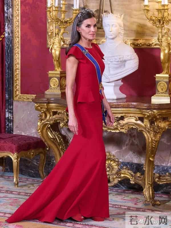 西班牙莱蒂齐亚王后的红色礼服,气场全开,难以复制的经典!