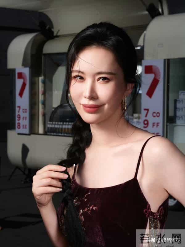 74岁王石断崖式衰老,44岁田朴珺登千米雪山,30岁年龄差藏不住了