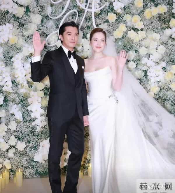 面相彻底变了，李靓蕾现身邱泽许玮甯婚礼，子女现状引人焦虑