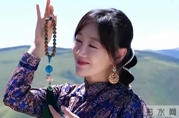 眼里没光了！47岁薛佳凝断崖式衰老，和高调秀二胎的胡歌两个画风