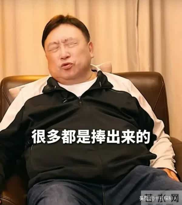 陪玩陪睡只是冰山一角？王晶再曝娱乐圈黑幕，易烊千玺惨被牵连