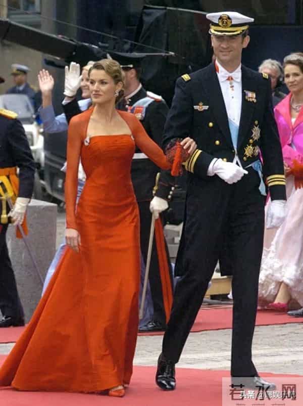 西班牙莱蒂齐亚王后的红色礼服,气场全开,难以复制的经典!