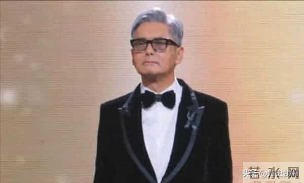 一场颁奖典礼，人情冷暖、江湖地位，在周润发身上体现得淋漓尽致