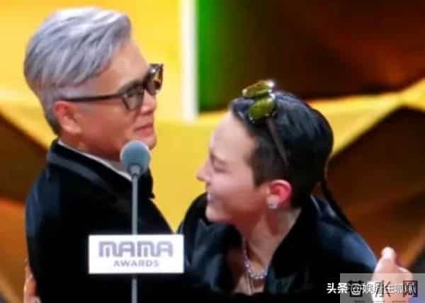 众星不捐款遭审判，贾玲热巴路人缘下滑、刘德华周润发得到原谅