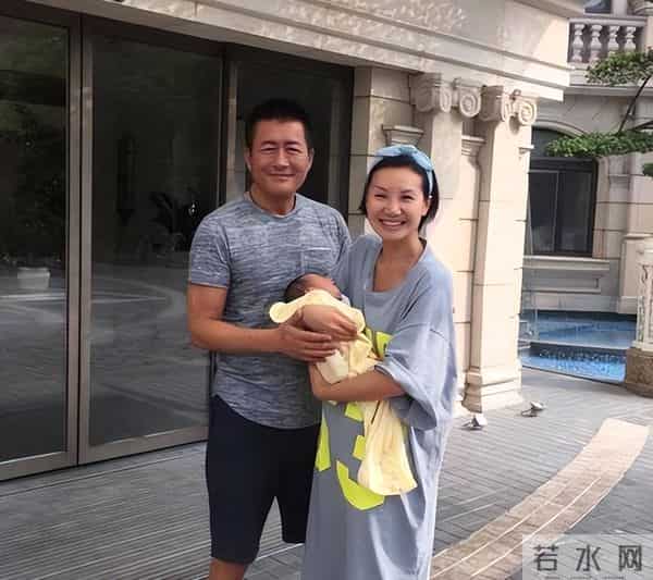 再多钱有什么用？58岁身家过亿的江珊，还是要为27岁女儿操碎了心