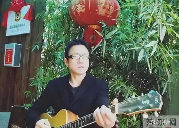 写歌30年穷困潦倒，前妻失望选择离婚，谁料51岁靠一首歌一夜成名