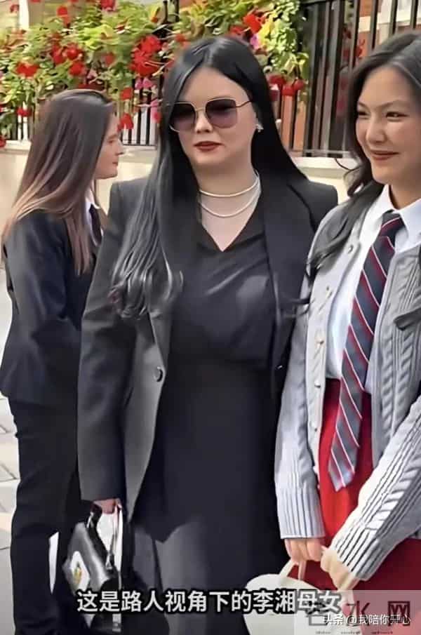 路人拍下李湘王诗龄真实照片:俩人温婉大气,和素人确实有区别!