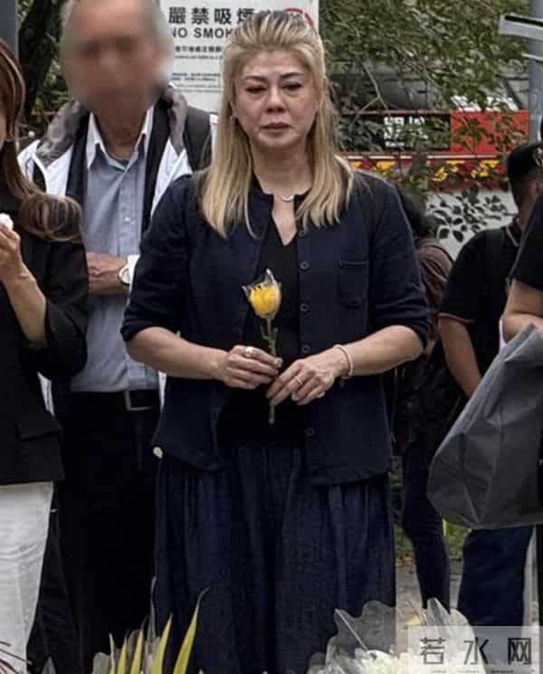 60岁TVB艺人向遇难者献花,情绪激动哭不停,陈淑兰在杭州做法事