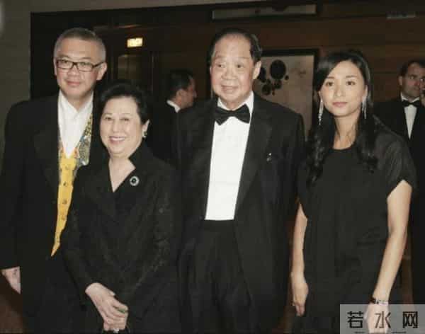 吴婉芳96岁家翁离世,家人发讣文称已出殡,百亿遗产滚入家族基金