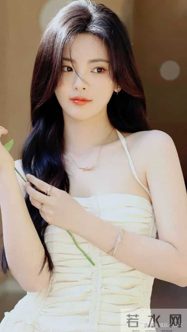 杨超越高清美图，青春感满满，太美了