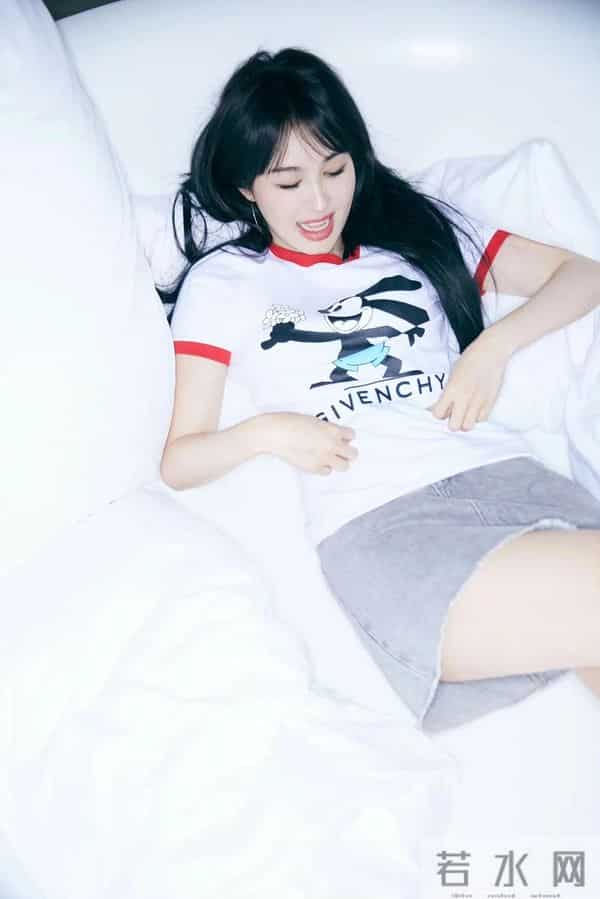 李菲儿美白小脚丫 美美滴