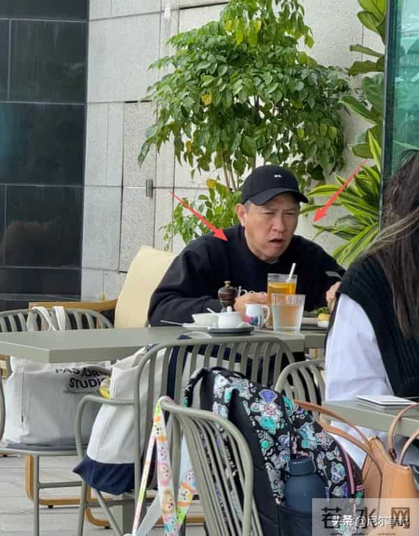 张家辉生日被偶遇,老到眉毛发白长老年斑,一身“老人味”藏不住