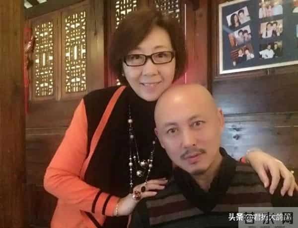 他是红楼第一美男，62岁住豪宅享天伦之乐，被家里仨女的“拿捏”