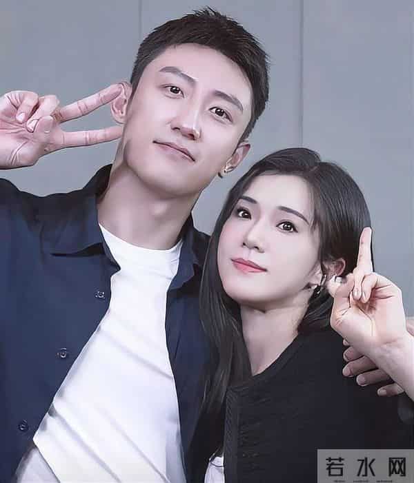 黄景瑜广西被偶遇,开京A牌照30万豪车,全程手挡太阳防止晒脸