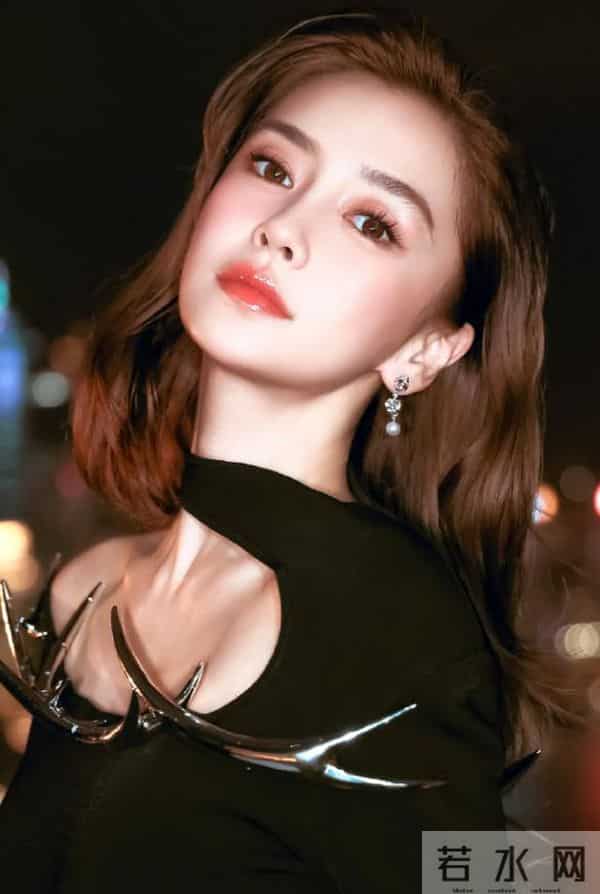 黄晓明也没想到，被他万分嫌弃的前妻杨颖，已经走上了另一条路